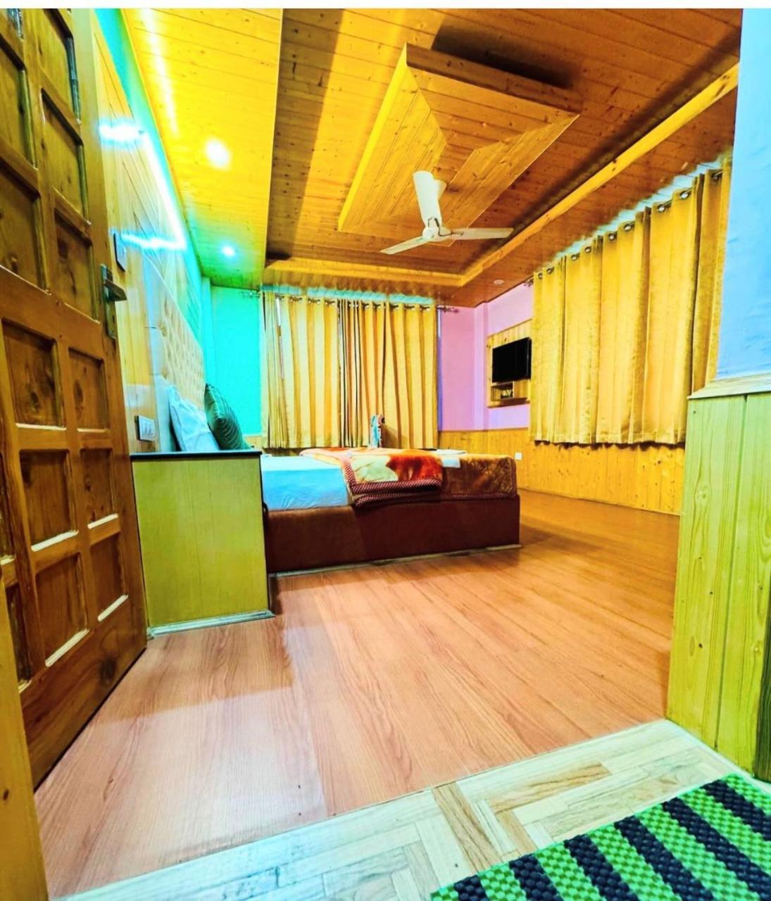 מנאלי Hotel Himachal Heights מראה חיצוני תמונה